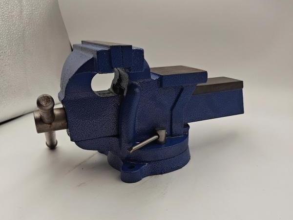 Кои се карактеристиките на 360 ° Cast Steel Bench Vise?
