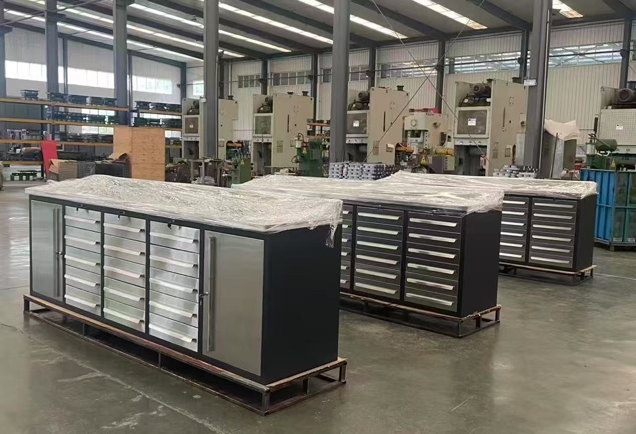 Cyjy успешно обезбедува прилагодливи кабинети со алатки