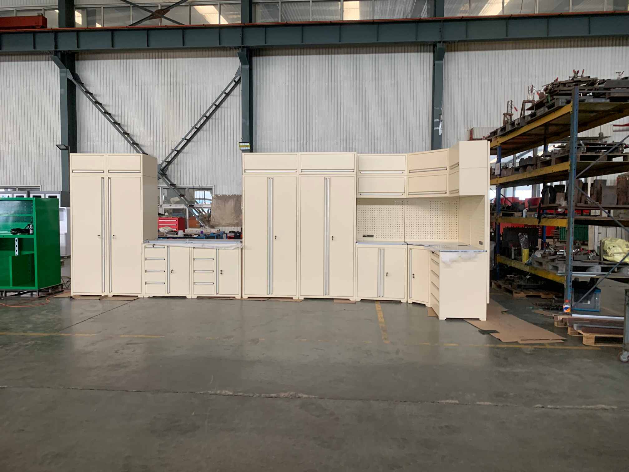 Колку е погодно модуларниот ормар за алат за гаража?